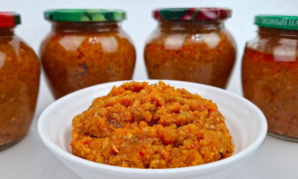 Аджика из кабачков.