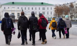 Дети идут в школу