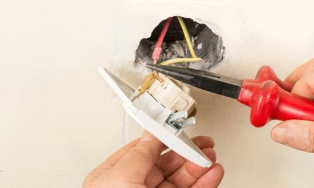короткие провода в розетке