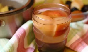 Компот из яблок и чернослива