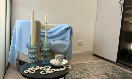 Столик из фикс прайса.