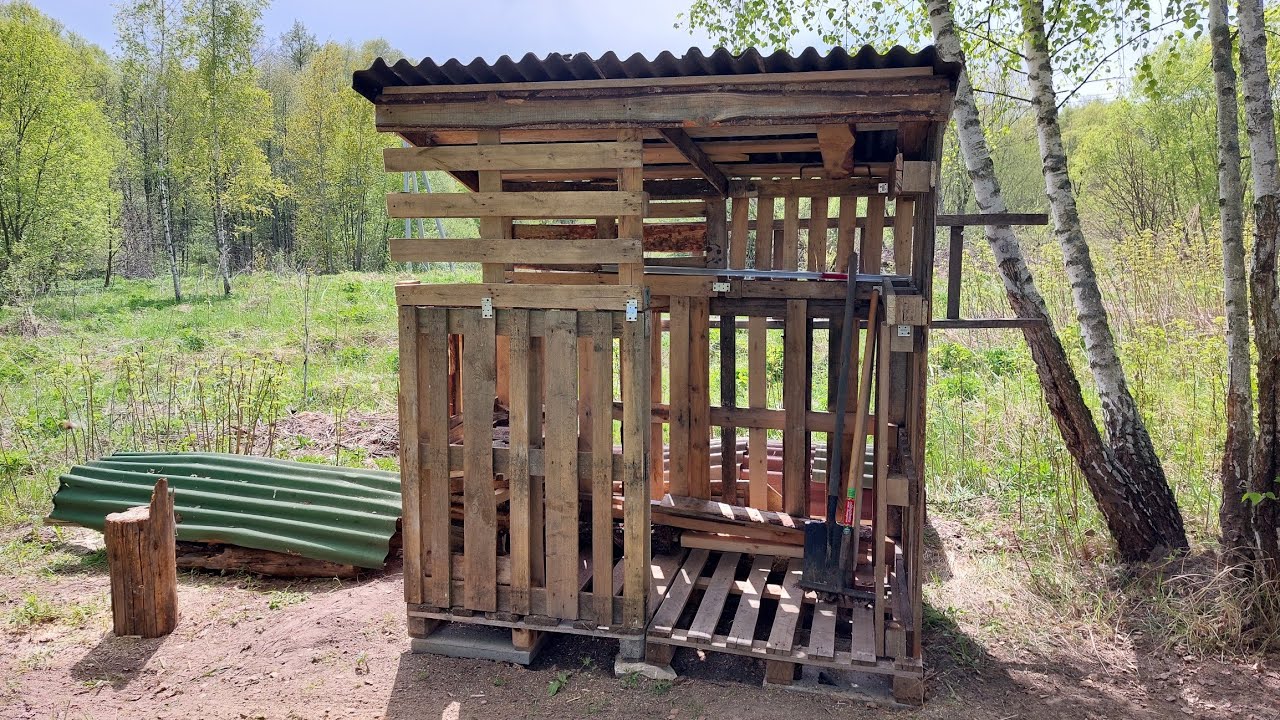 Дровник из палетт.