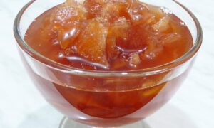 Янтарное варенье из яблок.