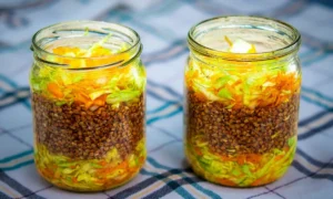 гречка с овощами в банке.