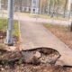 Провал асфальта в Боровичах