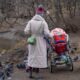 Девушка с коляской осенью