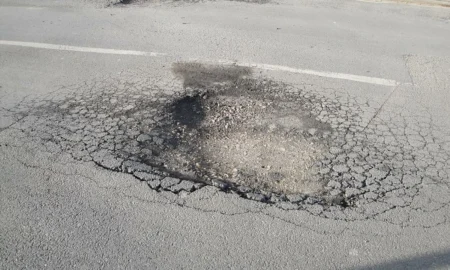 Провал в асфальте