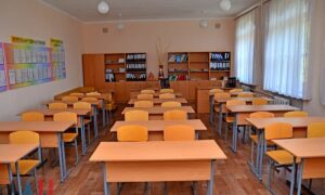 Парты в классе