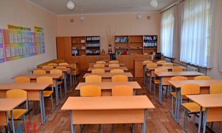 Парты в классе