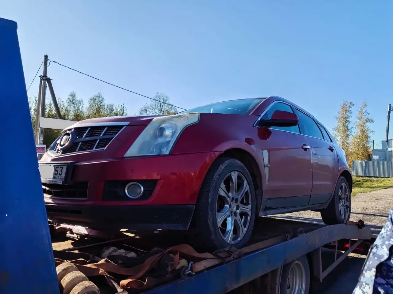 Cadillac с долгом 1,4 млн рублей арестовали под Великим Новгородом. Теги: Эвакуатор с машиной, судебные приставы, премиальный автомобиль