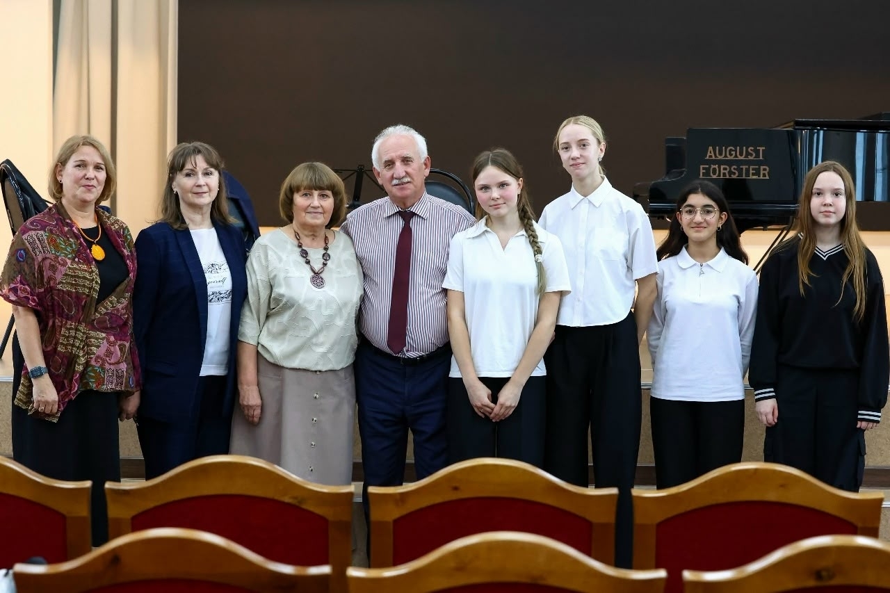 Народный артист РФ Сергей Лукин