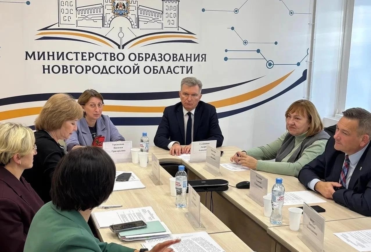 Колледжи Новгородской области меняют подход: какие профессии выбирают студенты. Теги: студенты колледжа, мастерская СПО, практические занятия