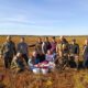 Новгородские госслужащие отправились на топи ради бойцов СВО. Теги: сбор клюквы, болото осенью, лесные ягоды