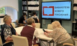 Модельная библиотека в Марёве открылась после масштабного обновления. Теги: современная библиотека, стеллажи с книгами, IT-зона