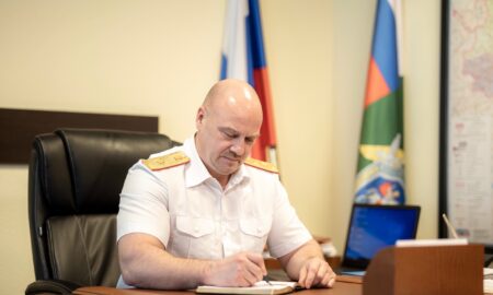 Глава новгородского управления СК Николай Супрун лично выслушает жалобы горожан. Теги: Следственный комитет, приемная, рабочий кабинет