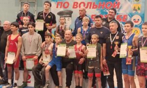Борцы из Старой Руссы привезли семь медалей с турнира в Карелии. Теги: вольная борьба, спортивный пьедестал, медали