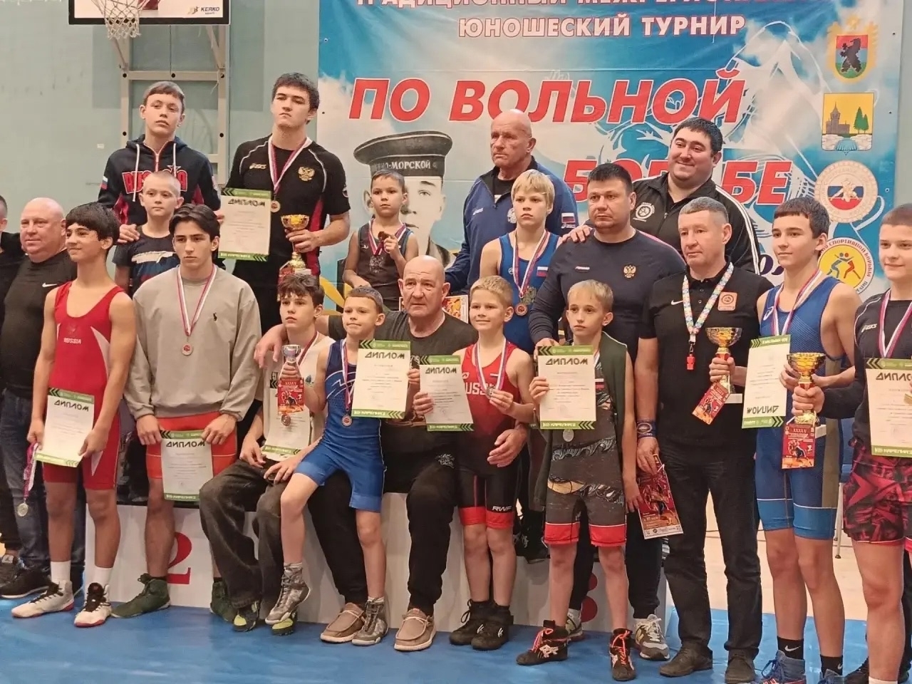 Борцы из Старой Руссы привезли семь медалей с турнира в Карелии. Теги: вольная борьба, спортивный пьедестал, медали