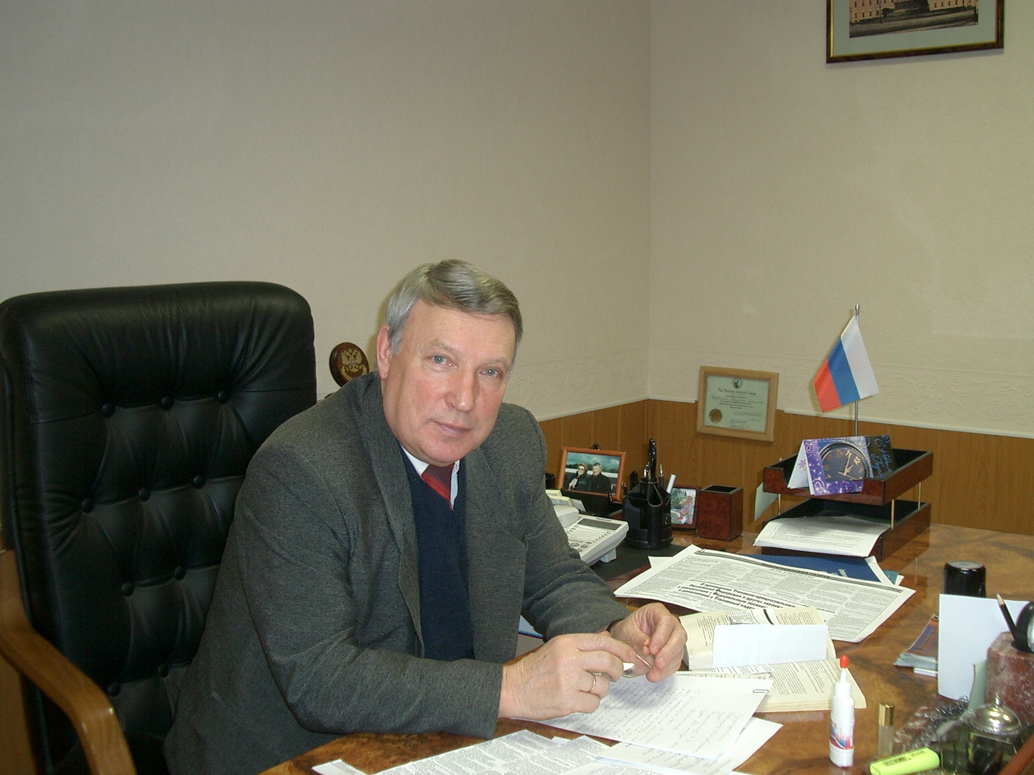 Владимир Недвецкий празднует юбилей: путь легенды новгородского суда. Теги: Зал суда, судейский молоток, мантия судьи