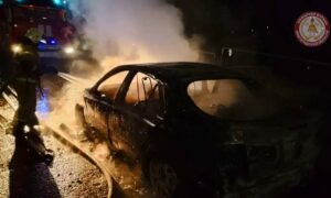 В Мстинском Мосту пламя уничтожило иномарку «Рено Лагуна». Теги: сгоревший автомобиль, тушение пожара