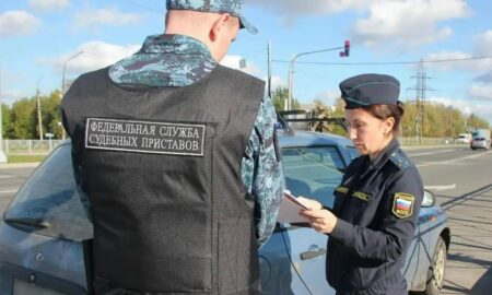 ФССП удвоила взыскания новгородке за лихачества супруга за рулем. Теги: Судебные приставы, Легковой автомобиль