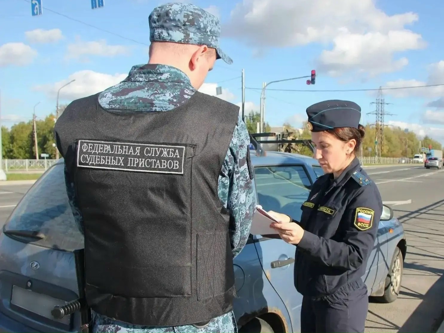 ФССП удвоила взыскания новгородке за лихачества супруга за рулем. Теги: Судебные приставы, Легковой автомобиль