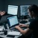 Мошенники маскируются под интернет-провайдеров: как не потерять доступ к банку. Теги: смартфон звонок, клавиатура ноутбук, кибербезопасность