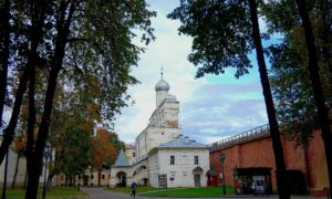 Новгородскую область накроет циклон из Прибалтики: чего ждать жителям. Теги: дождь в городе, пасмурное небо