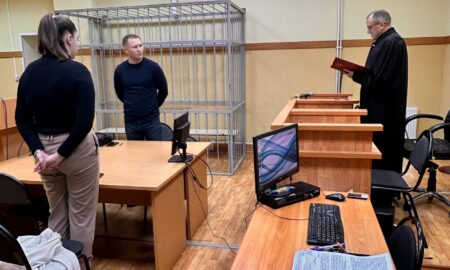 В Боровичах осудили нетрезвого водителя за смертельный наезд на пешехода. Теги: Зал суда, Автомобильная авария, Полицейская машина