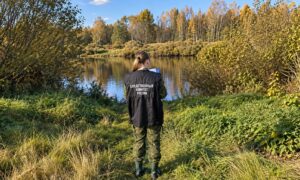 Тело пропавшего пожилого рыбака извлекли из реки Мста под Новгородом. Теги: река Мста, следователи СКР, лодка на воде
