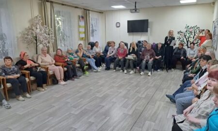 Новгородские полицейские раскрыли пенсионерам уловки аферистов. Теги: полицейский и пенсионер, профилактическая беседа, праздничный концерт