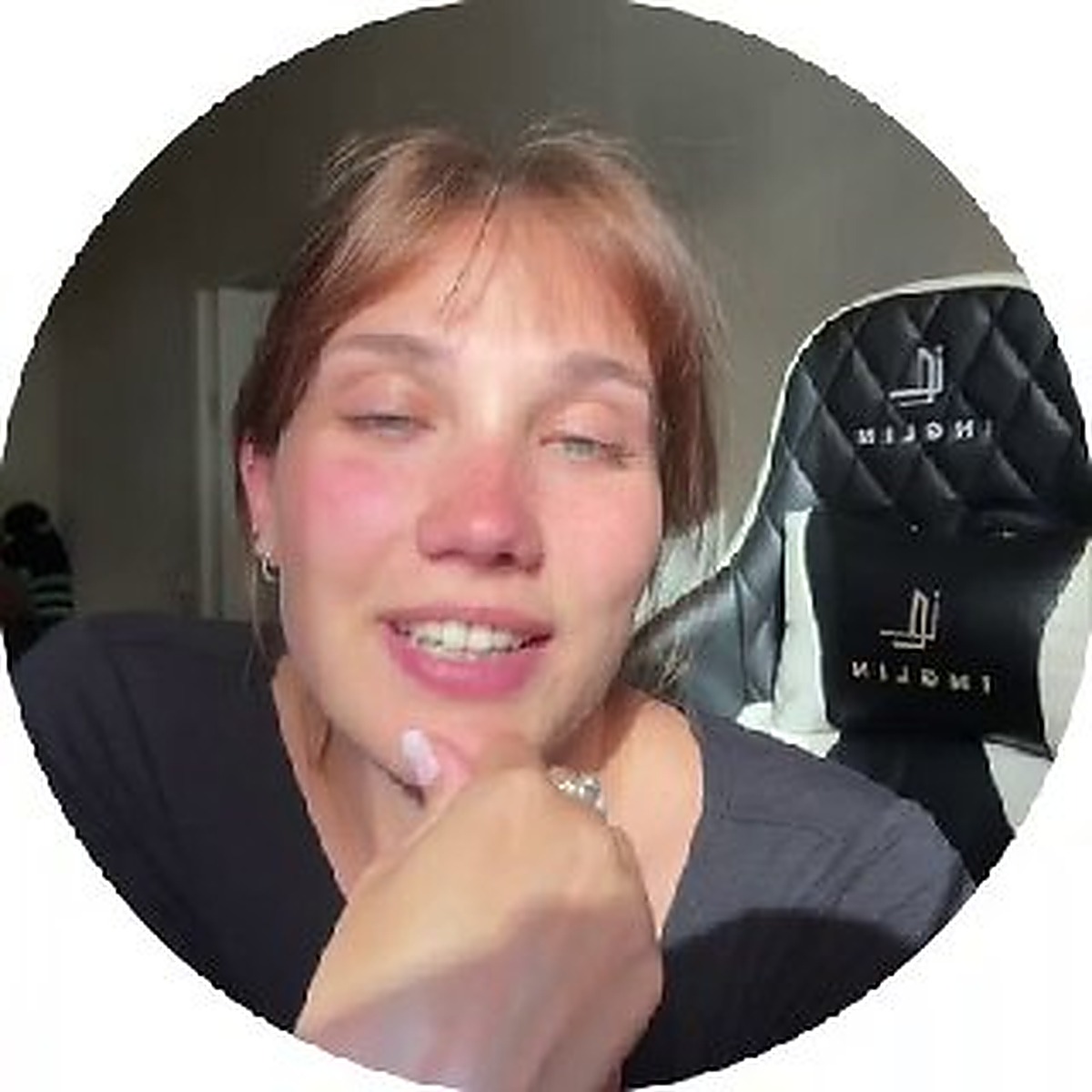 Актриса Netflix Алиса Владимирова пожаловалась на тяжелые последствия после пирсинга. Теги: Прокол ушей, медицинский кабинет