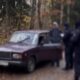 Люди в масках у озера в Боровичах: почему силовики досматривают машины. Теги: досмотр машины, силовики в масках, патруль у озера
