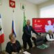 Школьники Малой Вишеры получили паспорта с сюрпризом от главы округа. Теги: вручение паспорта, российский паспорт, подростки