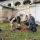 Великий Новгород очистили перед зимой: с улиц вывезли сотни кубометров мусора. Теги: уборка листьев, мешки с мусором, осенний субботник