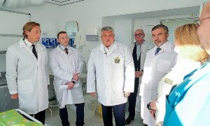 «Акрон» вложит десятки миллионов в детскую больницу в Новгороде. Теги: Детская больница, палата, ремонт больницы