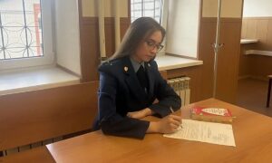 Илья Давлятчин осужден в Великом Новгороде: суд огласил вердикт иноагенту. Теги: зал суда, судебный молоток, закон