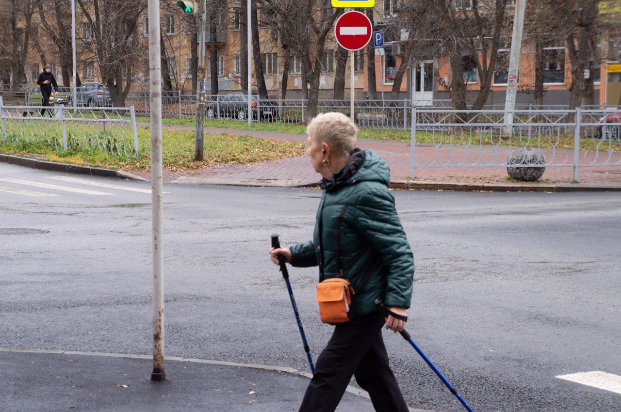 Пенсионерка на прогулке